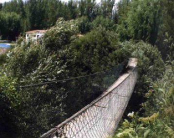 Puente colgante entre Fondón y Benecid